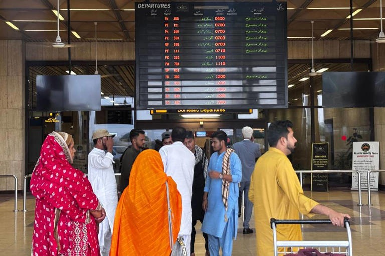 Nhiều hãng hàng không hủy chuyến do giao tranh Ấn Độ - Pakistan - 1