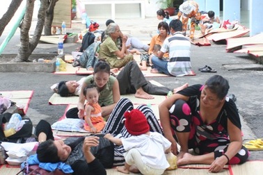 Trẻ ùn ùn nhập viện vì nắng nóng