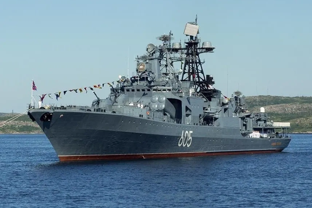 Tàu chiến Nga bốc cháy trên biển - 1