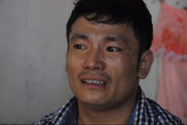 Anh chết thì mẹ con em cũng đi theo luôn vì tiền đâu mà cứu anh.