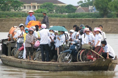 Nghệ An: Thi xong, thí sinh lo ngại khi qua các bến đò