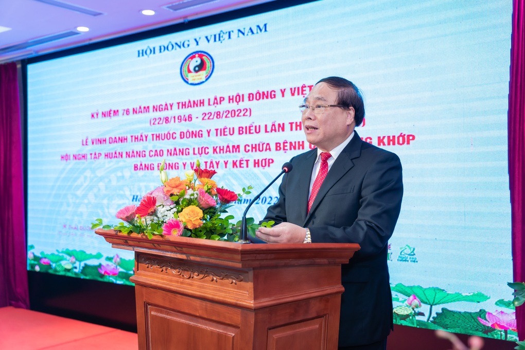 Mặt tròn như trăng rằm sau uống thuốc Đông y trị xương khớp - 2 Mặt tròn như trăng rằm sau uống thuốc Đông y trị xương khớp - 2