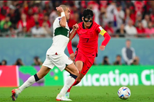 Báo thế giới: "Hàn Quốc, Nhật Bản và phép màu Qatar"