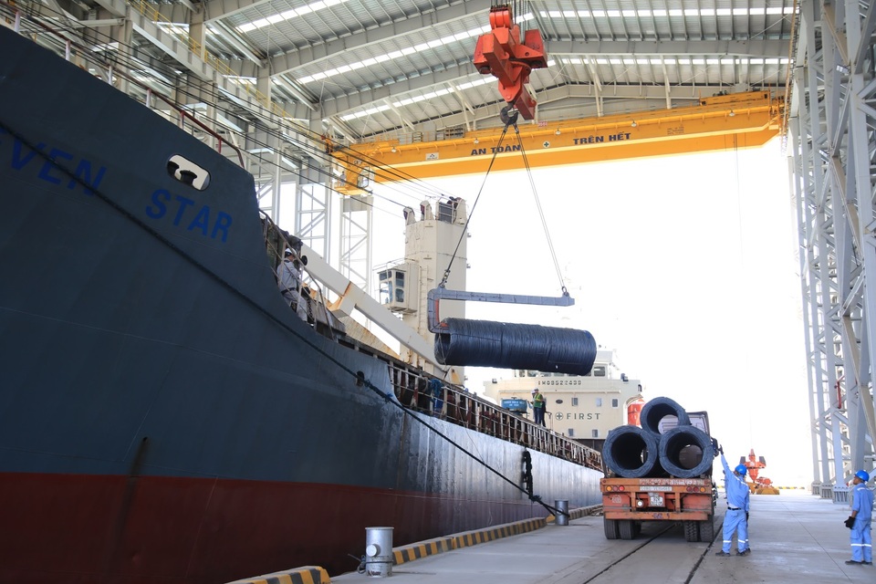 Thép Hòa Phát lập mốc kỷ lục bán hàng 300.000 tấn trong tháng 11 - 1 Thép Hòa Phát lập mốc kỷ lục bán hàng 300.000 tấn trong tháng 11 - 1