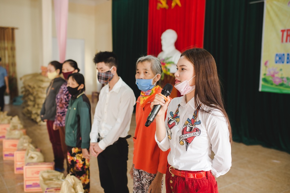 Phạm Phương Thảo hỗ trợ dân nghèo xứ Nghệ vượt qua đại dịch - 8 Phạm Phương Thảo hỗ trợ dân nghèo xứ Nghệ vượt qua đại dịch - 8