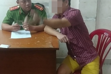 Tạm giữ người đàn ông chửi bới, đe dọa lực lượng dẹp vỉa hè