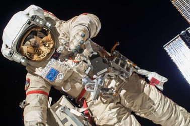 Môi trường không gian ảnh hưởng như thế nào đối với sức khỏe con người?