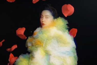 Vẻ ngoài ma mị và nữ tính của Phạm Băng Băng