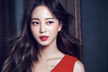 Han Ye Seul tuyên bố khởi kiện người tung tin cô là "gái quán bar"