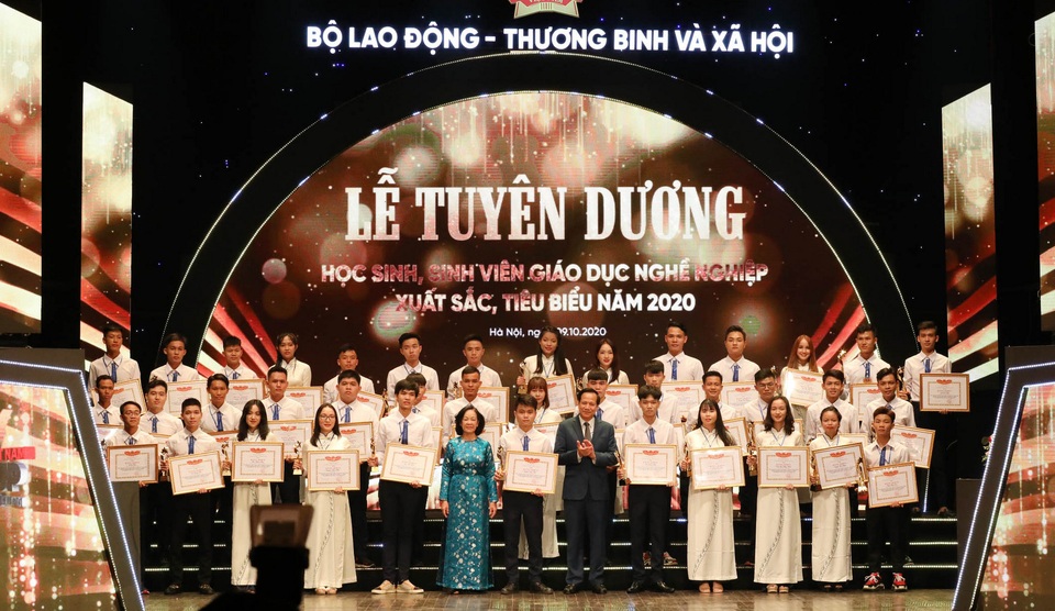 Bộ trưởng Đào Ngọc Dung: “Thiếu lao động kỹ năng là thách thức toàn cầu...” - 5 Bộ trưởng Đào Ngọc Dung: “Thiếu lao động kỹ năng là thách thức toàn cầu...” - 5