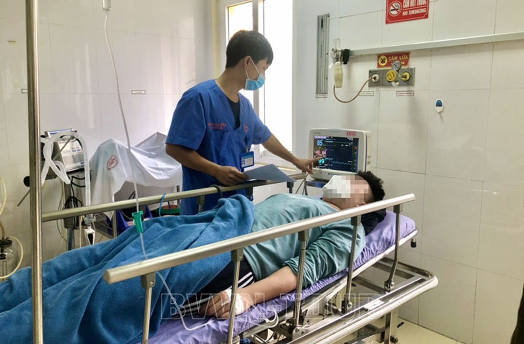 Dùng thuốc giảm đau sai cách, nam thanh niên nhập viện cấp cứu - 1 Dùng thuốc giảm đau sai cách, nam thanh niên nhập viện cấp cứu - 1