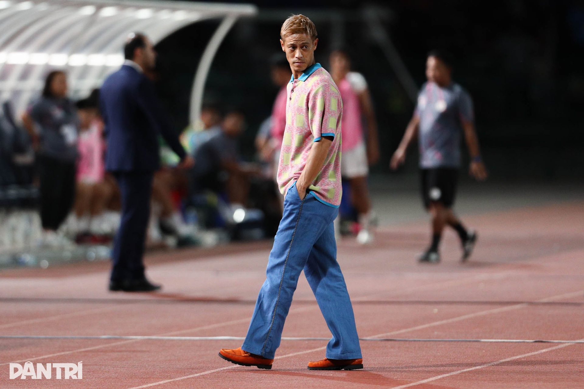 Cái cúi đầu tiếc nuối của Keisuke Honda khi Campuchia bị cầm hòa phút cuối - 3 Cái cúi đầu tiếc nuối của Keisuke Honda khi Campuchia bị cầm hòa phút cuối - 3
