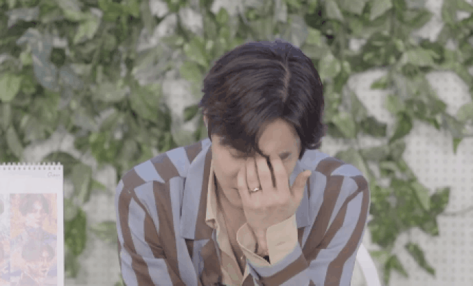 Suho (EXO) gây tranh cãi khi khóc trong buổi giao lưu với fan vì thành tích solo không tốt như mong đợi, nhưng sự thật là gì? - Ảnh 4. Suho (EXO) gây tranh cãi khi khóc trong buổi giao lưu với fan vì thành tích solo không tốt như mong đợi, nhưng sự thật là gì? - Ảnh 4.