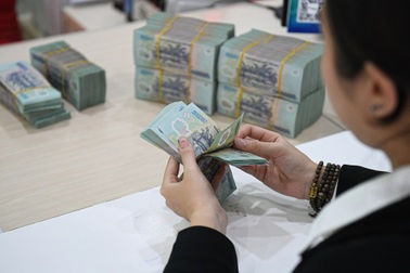 Hàng loạt ngân hàng giảm lãi suất, người vay chờ đón vốn rẻ
