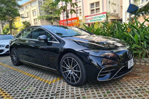 Mercedes-Benz EQS 450+ "siêu lướt" chào bán rẻ hơn xe mới 300 triệu đồng
