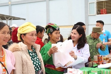 Tết Nhân ái 2019- Ấm lòng bà con vùng lũ