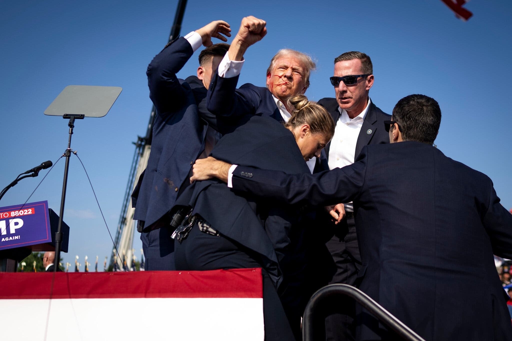 Vụ ám sát hụt ông Trump tác động thế nào tới cuộc đua ghế nóng Nhà Trắng? - 1 Vụ ám sát hụt ông Trump tác động thế nào tới cuộc đua ghế nóng Nhà Trắng? - 1