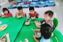 Quảng Ngãi: Phụ huynh "tố" nhà trường "xén" khẩu phần ăn của trẻ