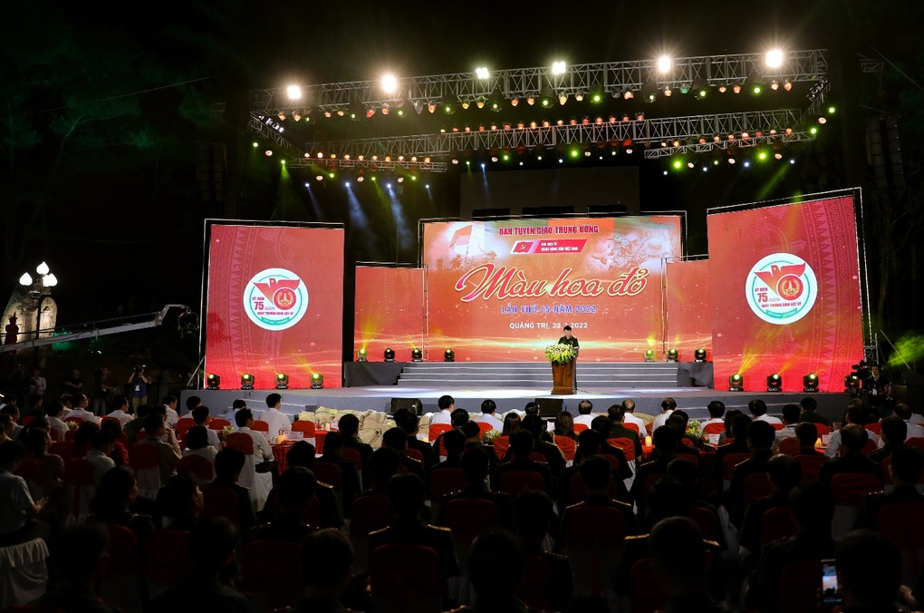 Xúc động các hình ảnh trong Chương trình Màu hoa đỏ - 2