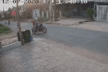 Người đàn ông hành hung nạn nhân sau pha va chạm giao thông gây phẫn nộ