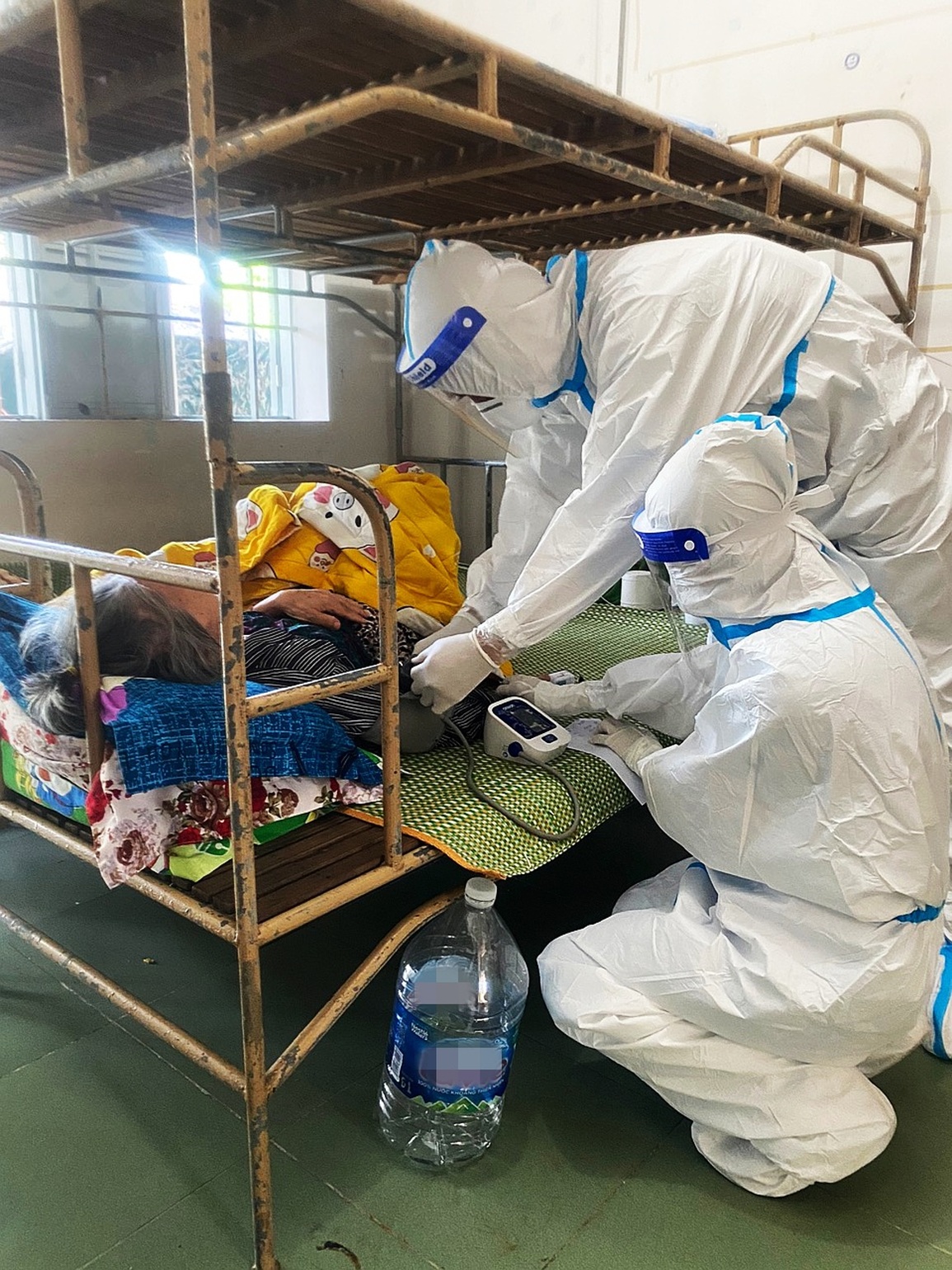 Thêm nhiều y bác sĩ cầu cứu vì cận Tết vẫn chưa nhận tiền chống dịch - 1 Thêm nhiều y bác sĩ cầu cứu vì cận Tết vẫn chưa nhận tiền chống dịch - 1