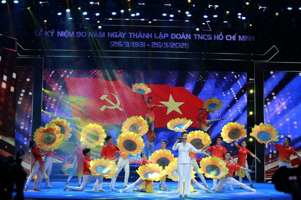 Tuyển thủ Hùng Dũng được trao giải Gương mặt trẻ Thủ đô tiêu biểu 2020 - 5 Tuyển thủ Hùng Dũng được trao giải Gương mặt trẻ Thủ đô tiêu biểu 2020 - 5