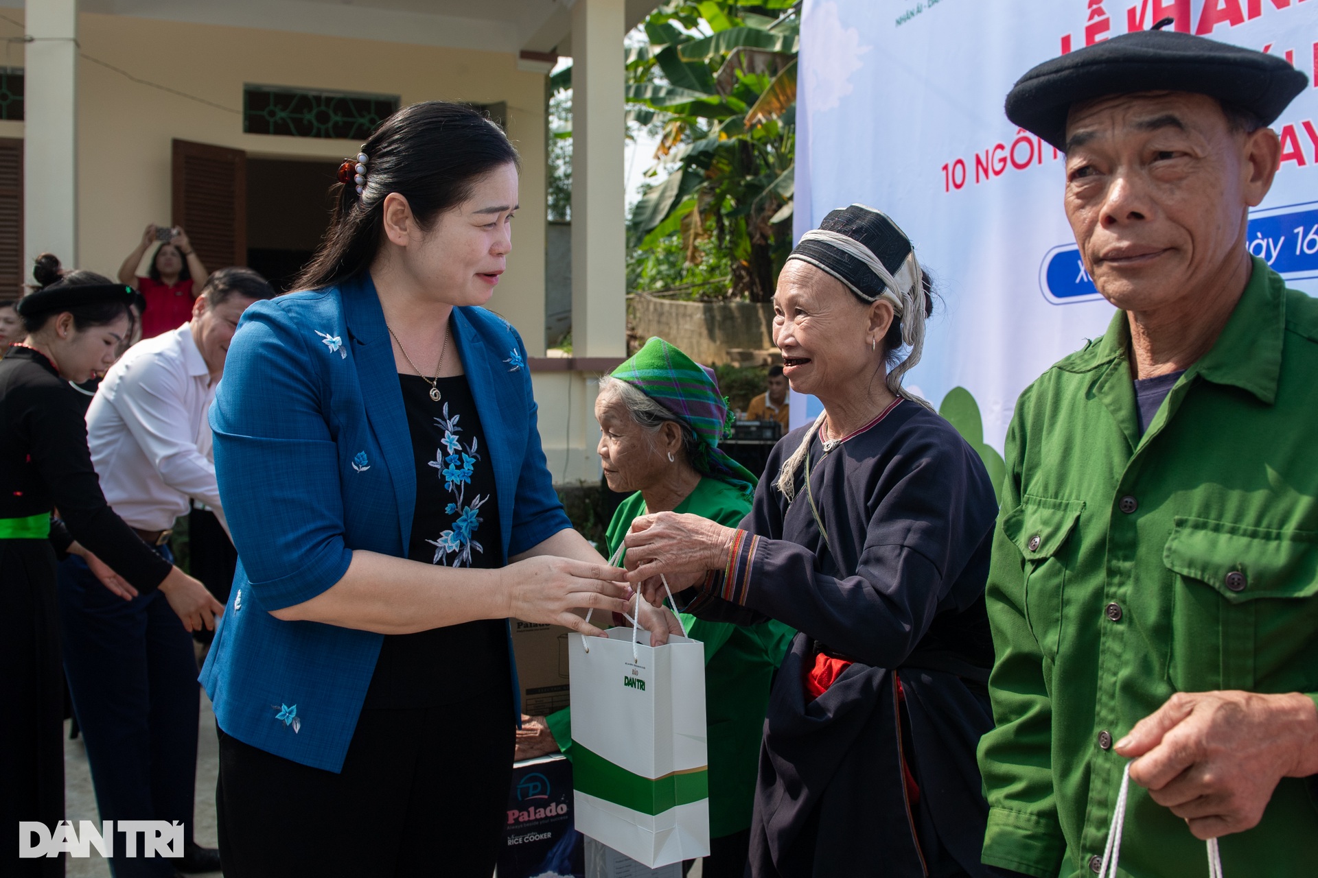 Thứ trưởng Nguyễn Thị Hà khánh thành 10 ngôi nhà Nhân ái tại Tuyên Quang - 6