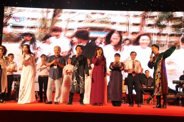 Nồng nàn đêm nhạc Trịnh Công Sơn sau sự cố cấm hát “Nối vòng tay lớn”