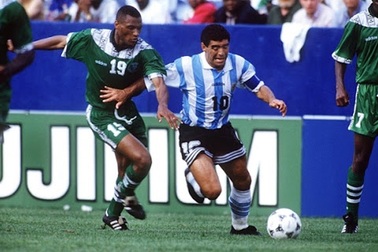 Giới bóng đá Việt Nam tiếc thương sự ra đi của Diego Maradona