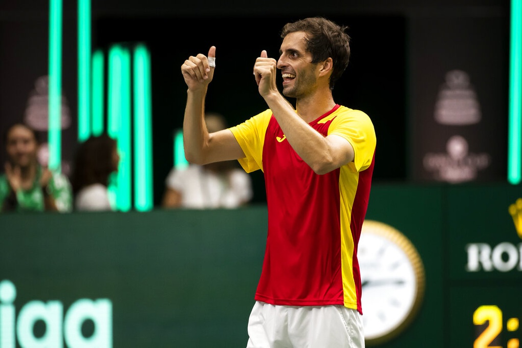 Alcaraz vắng mặt, Tây Ban Nha vẫn thắng tưng bừng ở Davis Cup - 1