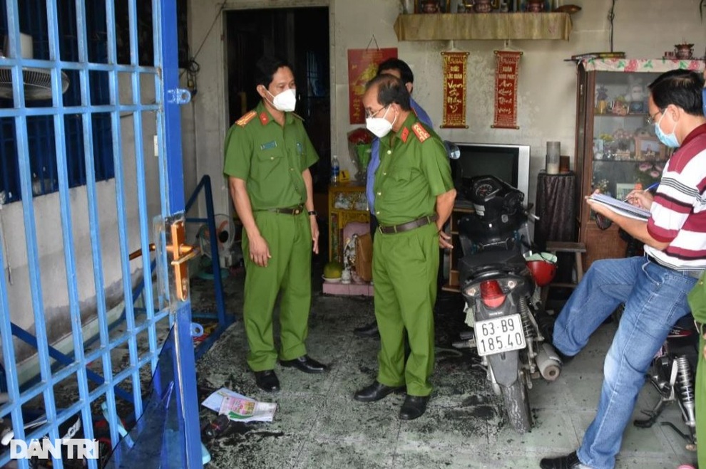 Vụ cháy 4 người thương vong: Cửa sổ bị buộc chặt từ trước - 1 Vụ cháy 4 người thương vong: Cửa sổ bị buộc chặt từ trước - 1