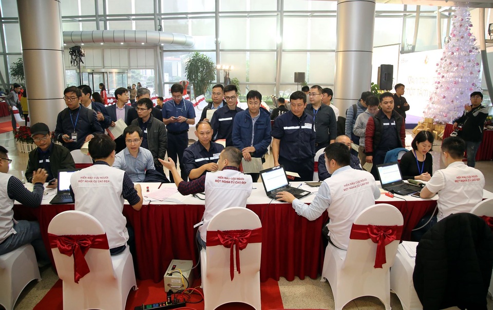 EVN gửi tặng 10.000 món quà ‘đỏ’ dịp Tết - 3 EVN gửi tặng 10.000 món quà ‘đỏ’ dịp Tết - 3