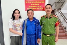 Nhận 220 triệu đồng từ tài khoản lạ, ông lão vội báo công an