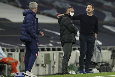 HLV Mourinho khẩu chiến dữ dội với đồng nghiệp Lampard