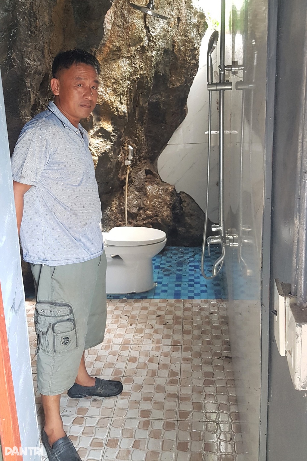 Khu vệ sinh lột xác tài tình thành phòng nghỉ hạng sang gây choáng váng - 15