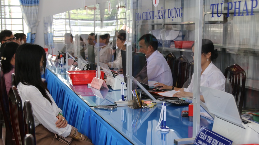 Cán bộ cấp xã quá tải vì được phân bổ không đúng chuyên môn