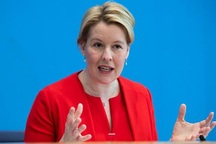 Bộ trưởng Đức từ chức vì bị cáo buộc án "đạo" luận văn tiến sỹ