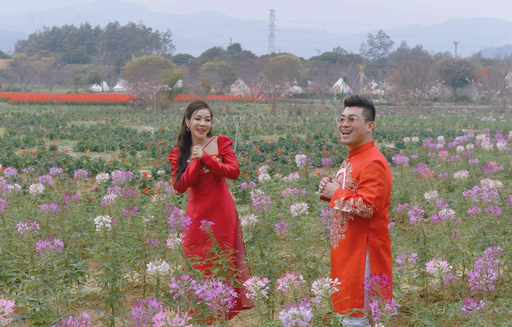 Á quân Sao Mai Hồng Hạnh ra MV ngập tràn không khí Tết - 2 Á quân Sao Mai Hồng Hạnh ra MV ngập tràn không khí Tết - 2
