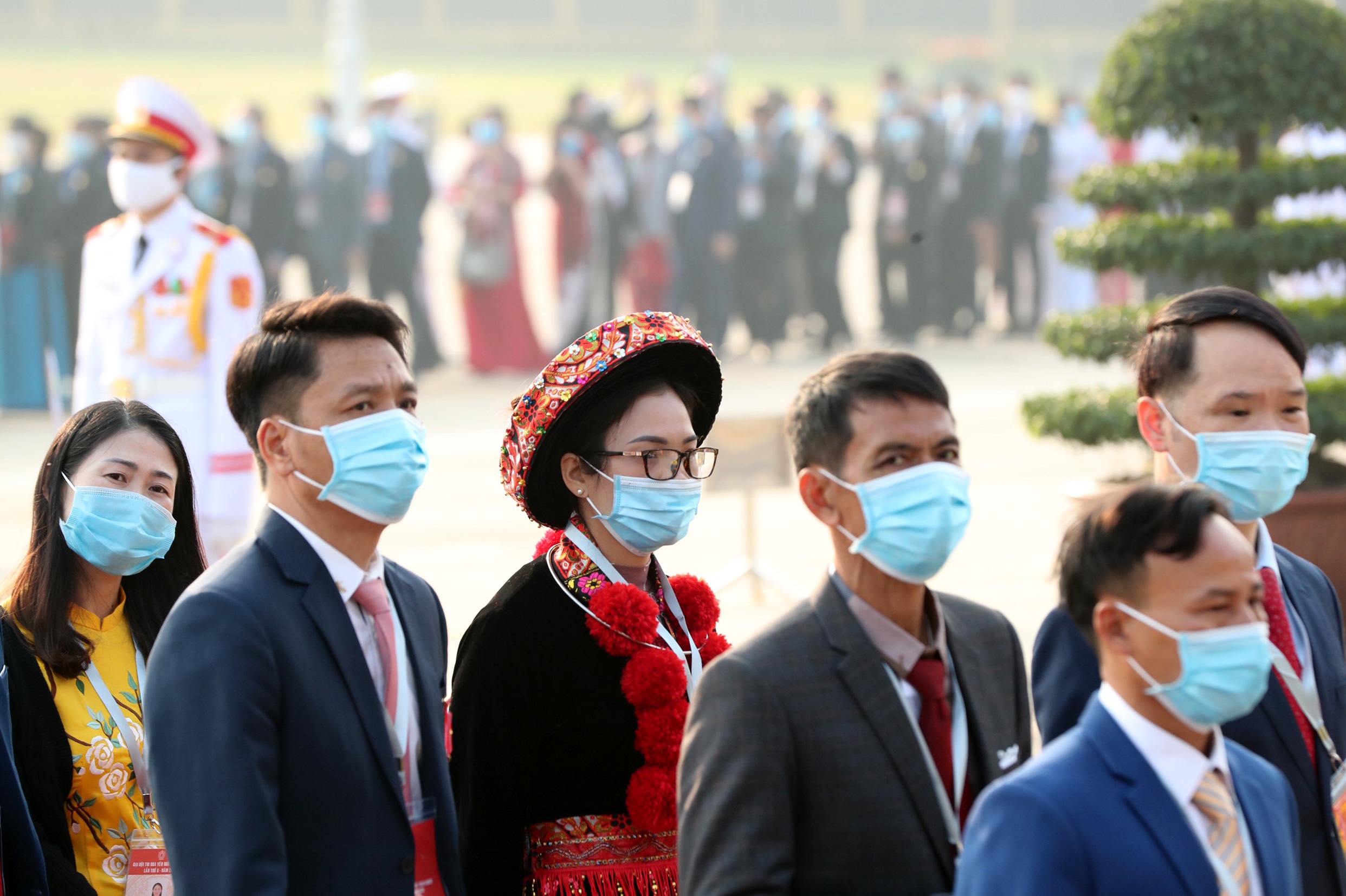 Đại biểu ĐH thi đua yêu nước toàn quốc vào Lăng viếng Chủ tịch Hồ Chí Minh - 6 Đại biểu ĐH thi đua yêu nước toàn quốc vào Lăng viếng Chủ tịch Hồ Chí Minh - 6