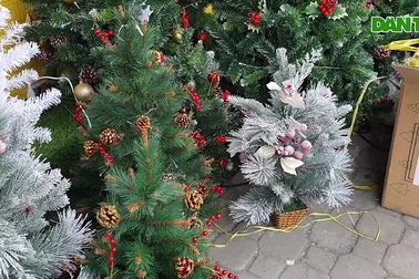 Thị trường trang trí Noel "buồn" lây vì khách sạn, resort… chưa trở lại