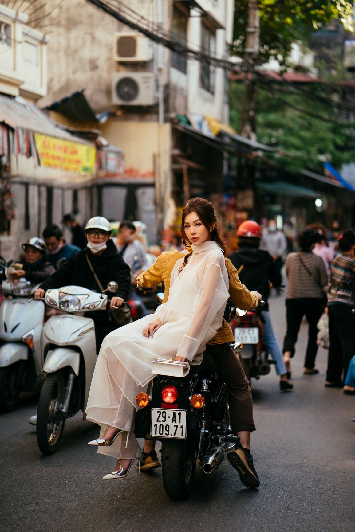 MC Hải Anh gợi nhớ Tết xưa từ Ô Quan Chưởng đến chợ Đồng Xuân - 9 MC Hải Anh gợi nhớ Tết xưa từ Ô Quan Chưởng đến chợ Đồng Xuân - 9