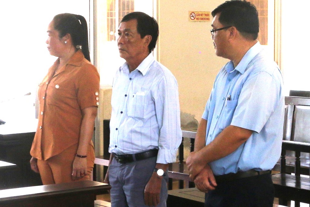 Thủ quỹ tham ô 6,5 tỷ đồng, giám đốc và kế toán lĩnh án tù - 1 Thủ quỹ tham ô 6,5 tỷ đồng, giám đốc và kế toán lĩnh án tù - 1