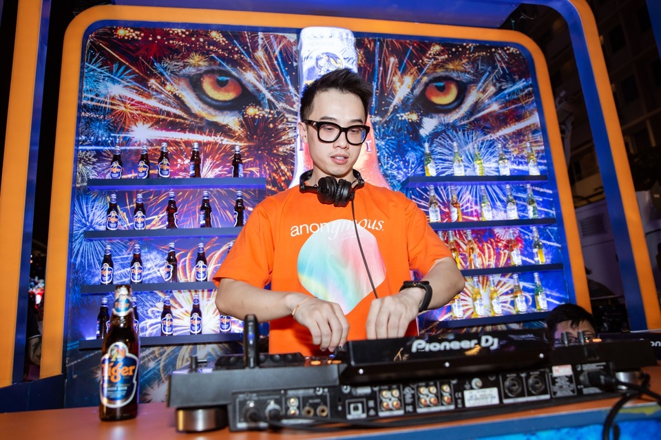 Chàng trai khiến phố Nguyễn Huệ “dậy sóng” cùng bàn thắng của tuyển Việt Nam - 8