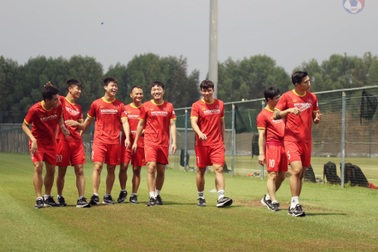 Tuấn Anh khó đá trận UAE, Quang Hải được HLV Park gặp riêng