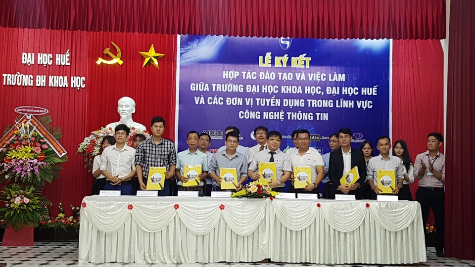 Huế: Kết nối việc làm giữa 14 doanh nghiệp và sinh viên ngành CNTT - 3 Huế: Kết nối việc làm giữa 14 doanh nghiệp và sinh viên ngành CNTT - 3