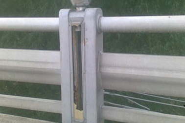 Đập phá tài sản quốc gia trên cầu Trà Khúc II