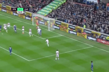 “Chiếu chậm” chiến thắng may mắn của Chelsea trước Stoke