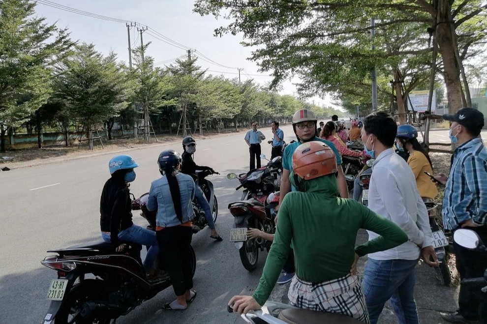 Bị treo sổ bảo hiểm xã hội kéo dài, hàng trăm công nhân mòn mỏi đi... đòi - 2 Bị treo sổ bảo hiểm xã hội kéo dài, hàng trăm công nhân mòn mỏi đi... đòi - 2
