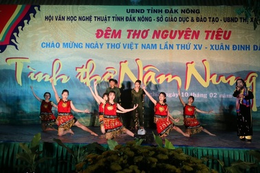 Lắng đọng đêm thơ Nguyên tiêu “Tình thơ Nâm Nung”