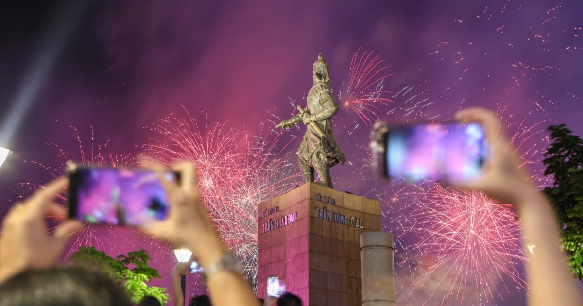 Hàng triệu người thưởng thức pháo hoa mừng đại lễ 30/4 ở TPHCM Hàng triệu người thưởng thức pháo hoa mừng đại lễ 30/4 ở TPHCM